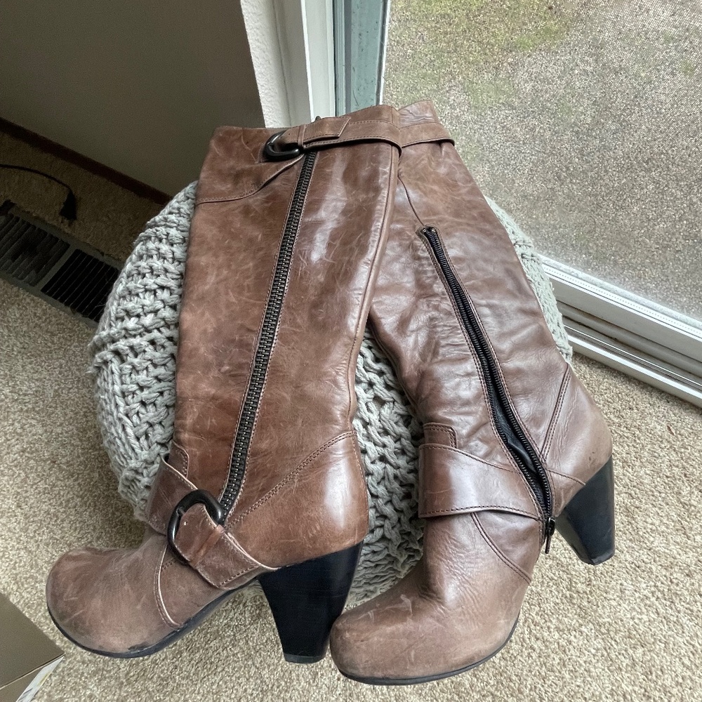 Born Delphini Boots - Grey